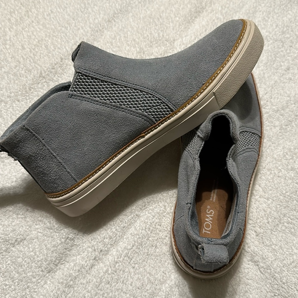Brand new Tom’s shoes